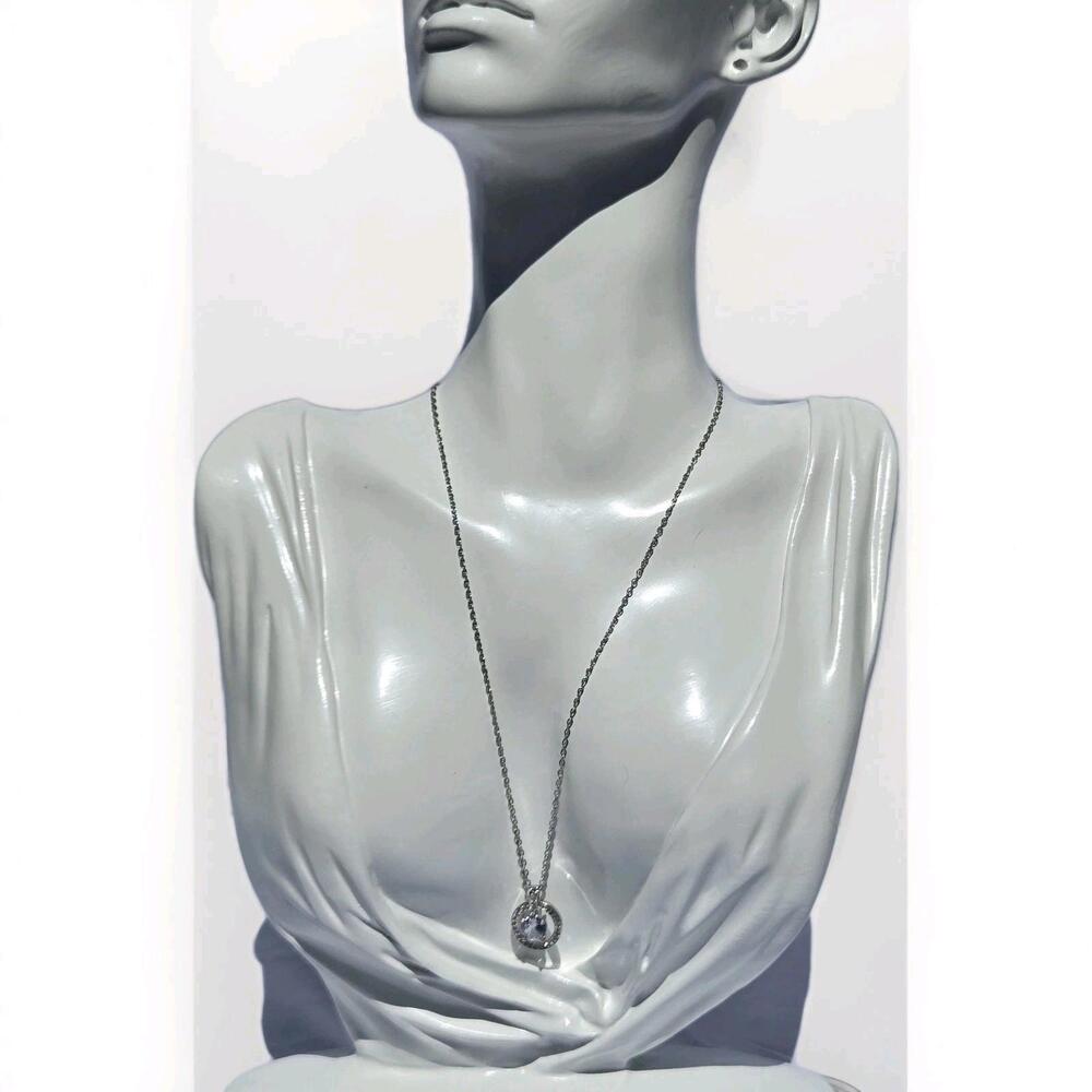 Moissanite Pendant Halo Setting